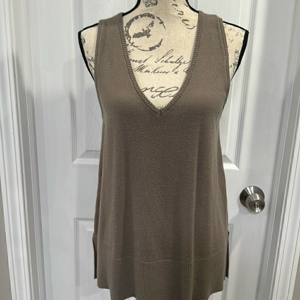 FELINA VOYAGE HIGH/LOW SWEATER TANK. DRIFTWOOD
